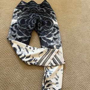 Lululemon Athletica Pretty Plume Angel Wing High Times Dance Leggings. Sz 6, 25”